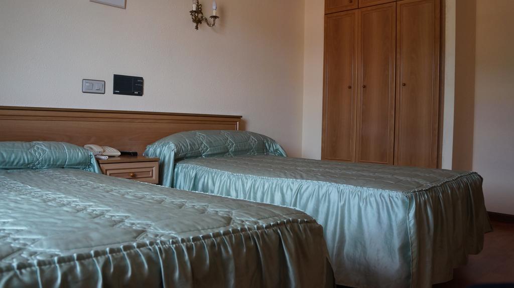 Hotel Larry Cee Zimmer foto